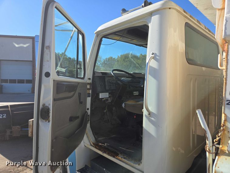 image for item EV5423 2002 International 4900 dump truck