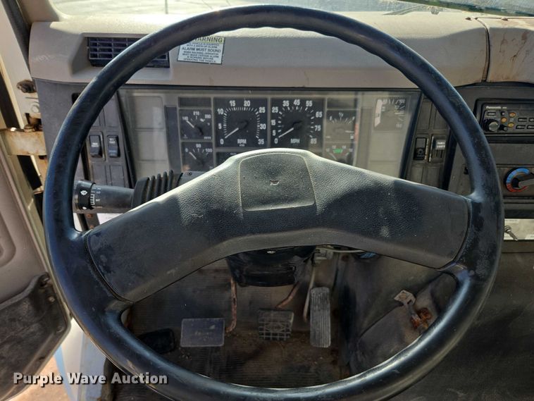 image for item EV5423 2002 International 4900 dump truck