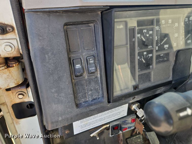 image for item EV5423 2002 International 4900 dump truck