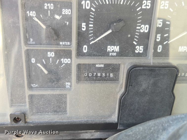 image for item EV5423 2002 International 4900 dump truck