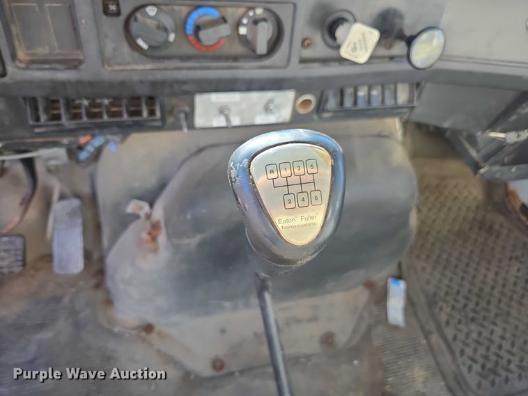 image for item EV5423 2002 International 4900 dump truck