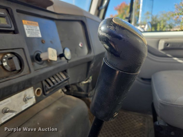 image for item EV5423 2002 International 4900 dump truck