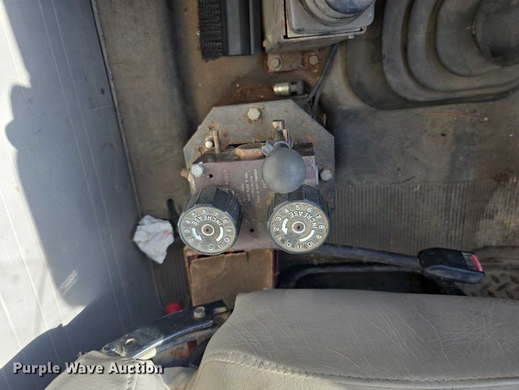 image for item EV5423 2002 International 4900 dump truck