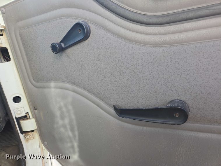 image for item EV5423 2002 International 4900 dump truck