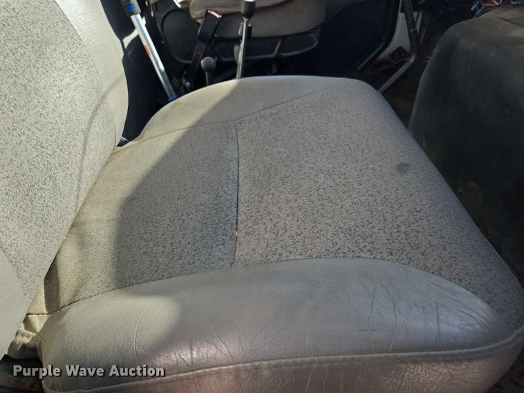 image for item EV5423 2002 International 4900 dump truck