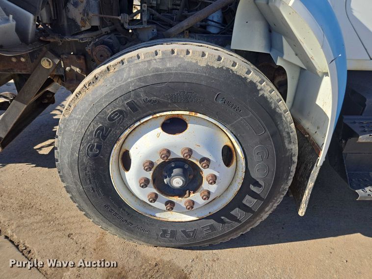 image for item EV5423 2002 International 4900 dump truck