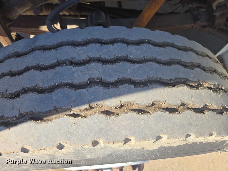 image for item EV5423 2002 International 4900 dump truck