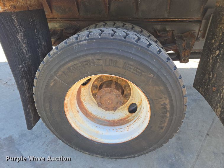 image for item EV5423 2002 International 4900 dump truck