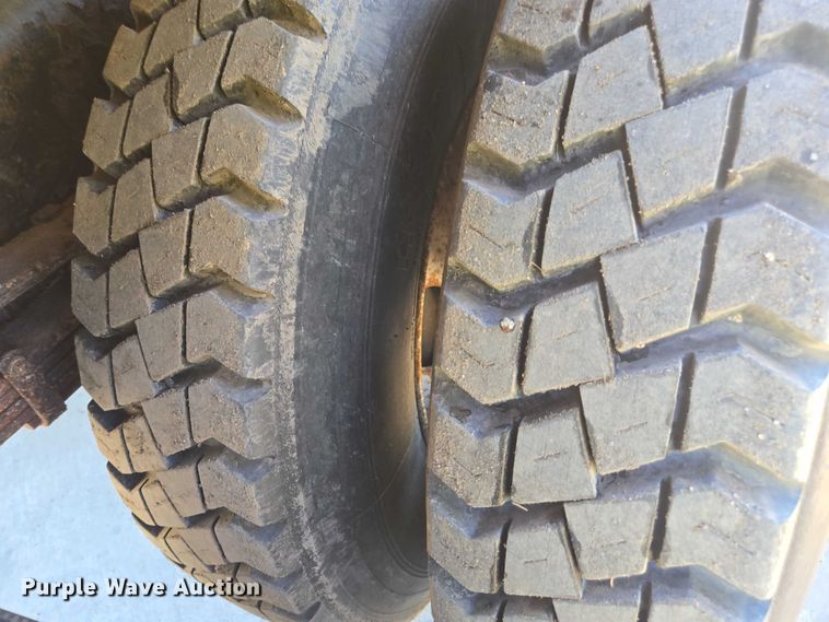 image for item EV5423 2002 International 4900 dump truck