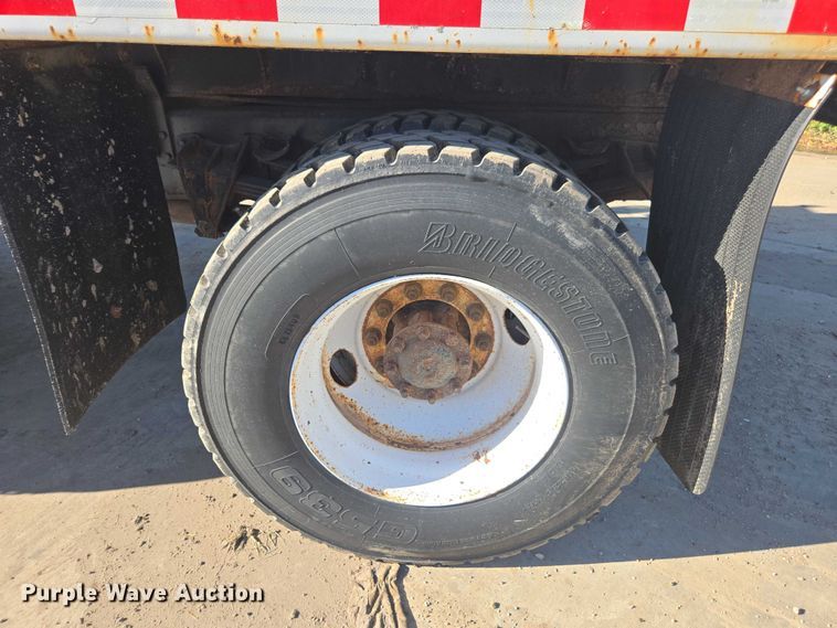 image for item EV5423 2002 International 4900 dump truck