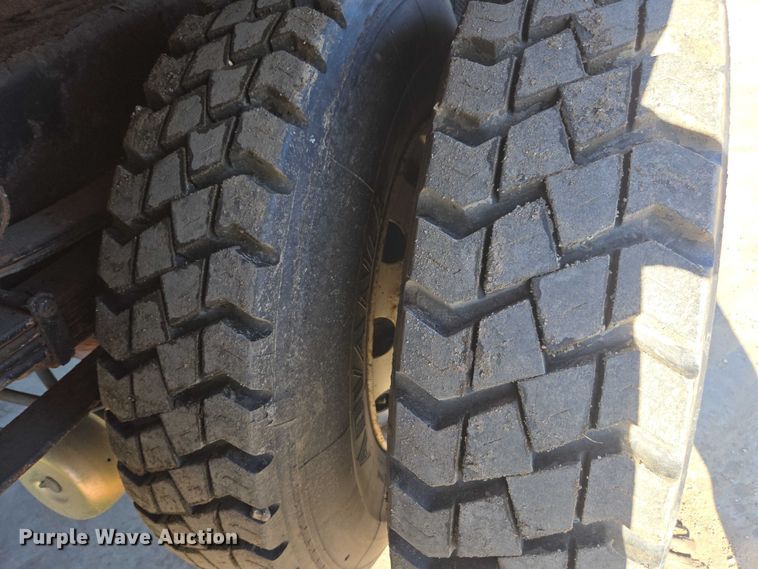 image for item EV5423 2002 International 4900 dump truck