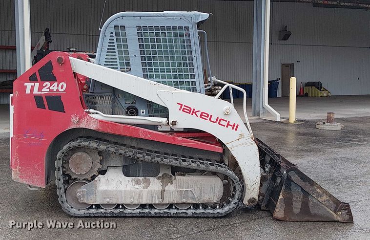 MINI CARGADOR SOBRE ORUGAS 2011 TAKEUCHI TL240