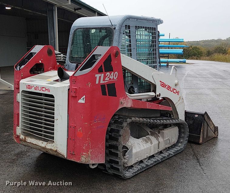 MINI CARGADOR SOBRE ORUGAS 2011 TAKEUCHI TL240