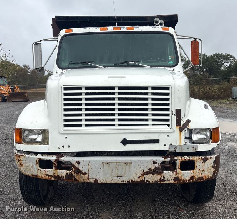 image for item FI0018 1995 International 4900 dump truck