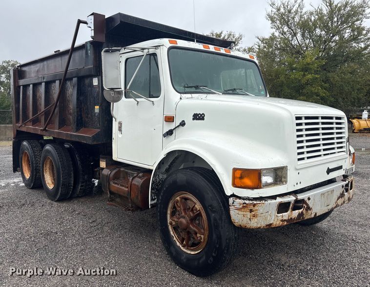 image for item FI0018 1995 International 4900 dump truck