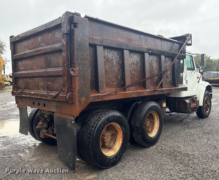 image for item FI0018 1995 International 4900 dump truck