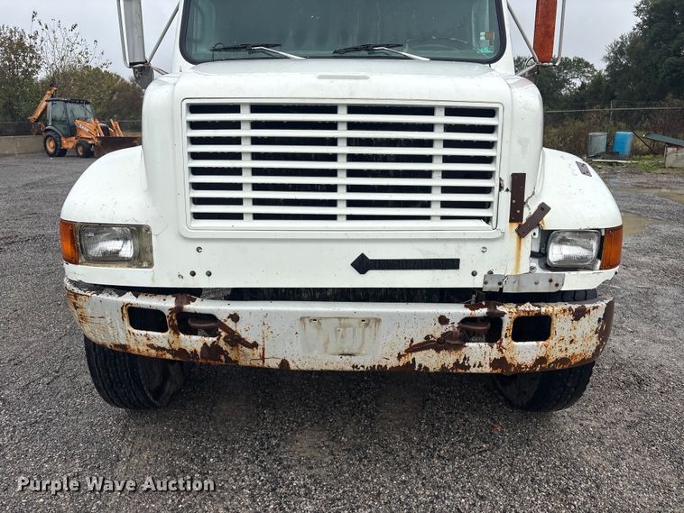 image for item FI0018 1995 International 4900 dump truck