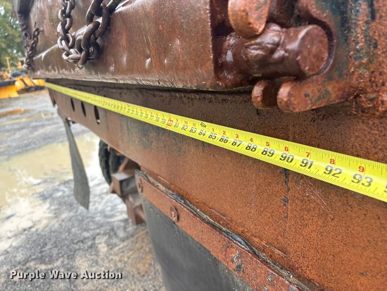 image for item FI0018 1995 International 4900 dump truck