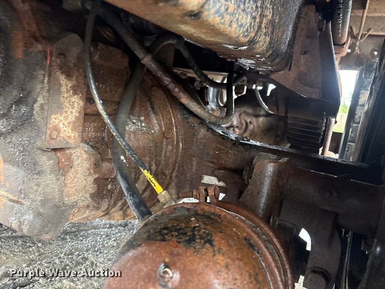 image for item FI0018 1995 International 4900 dump truck