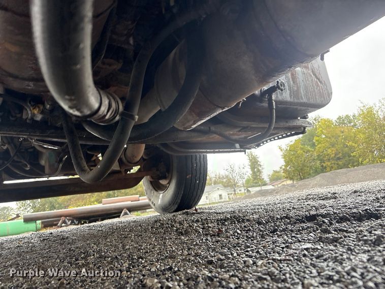 image for item FI0018 1995 International 4900 dump truck