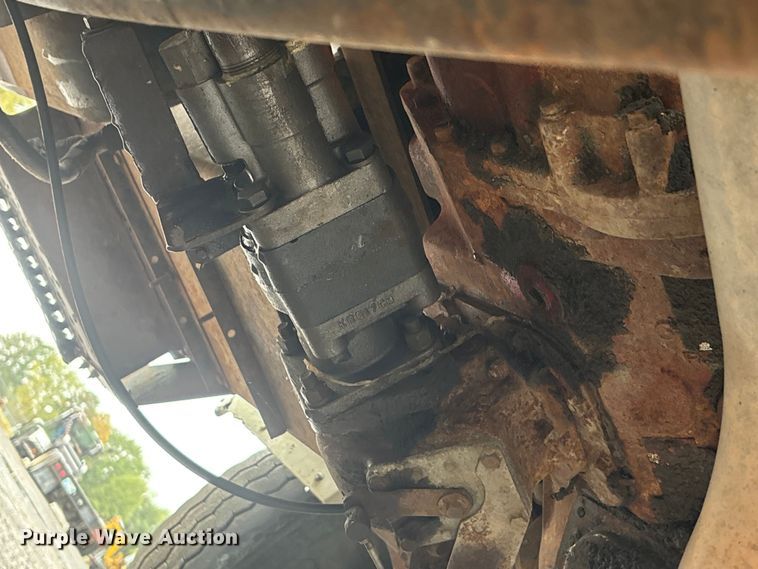 image for item FI0018 1995 International 4900 dump truck