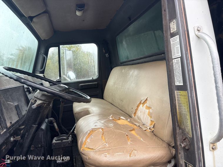 image for item FI0018 1995 International 4900 dump truck