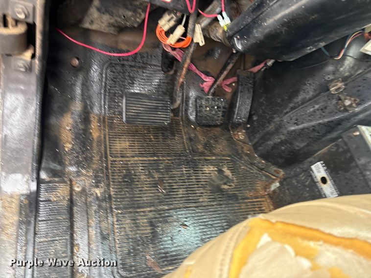 image for item FI0018 1995 International 4900 dump truck