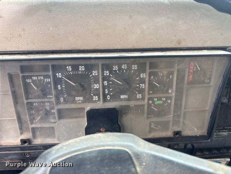 image for item FI0018 1995 International 4900 dump truck