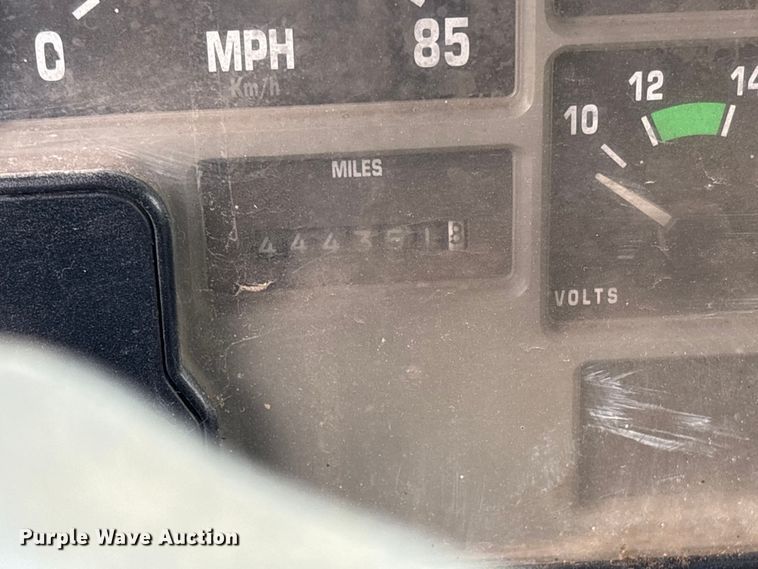 image for item FI0018 1995 International 4900 dump truck