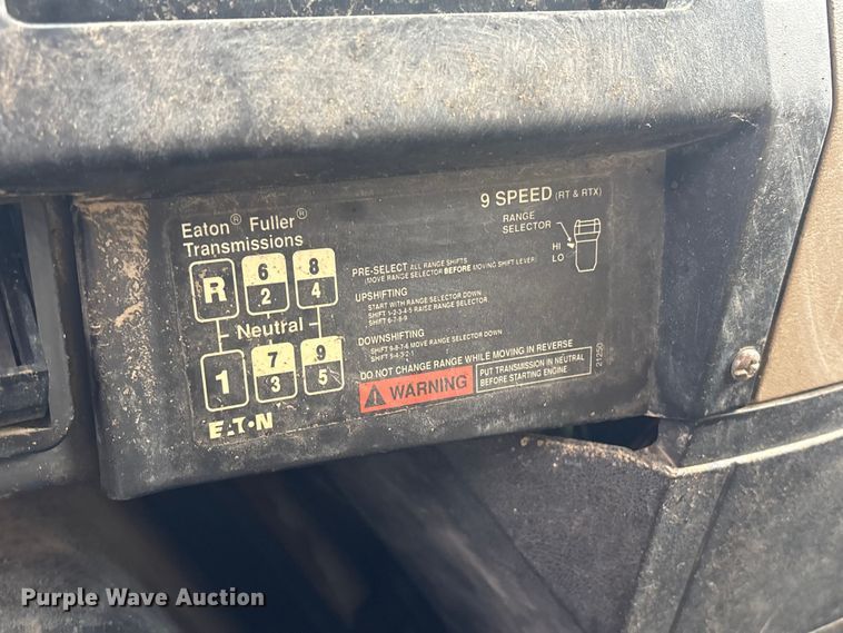 image for item FI0018 1995 International 4900 dump truck