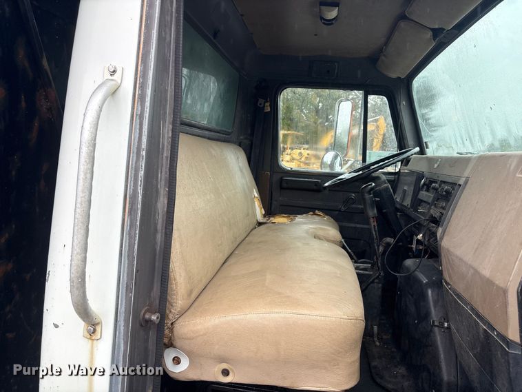 image for item FI0018 1995 International 4900 dump truck