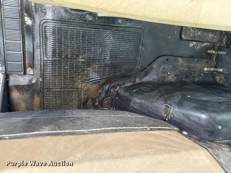 image for item FI0018 1995 International 4900 dump truck