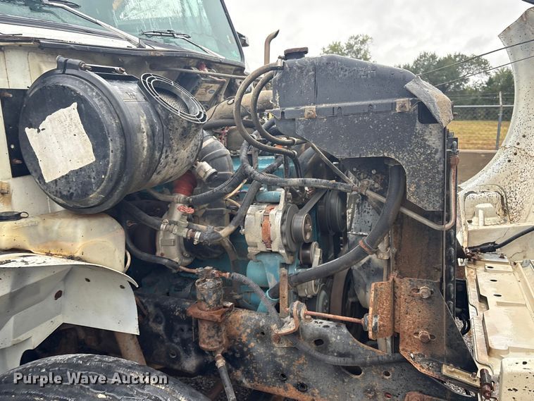 image for item FI0018 1995 International 4900 dump truck