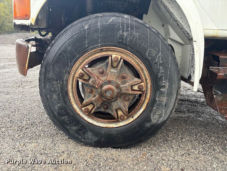 image for item FI0018 1995 International 4900 dump truck