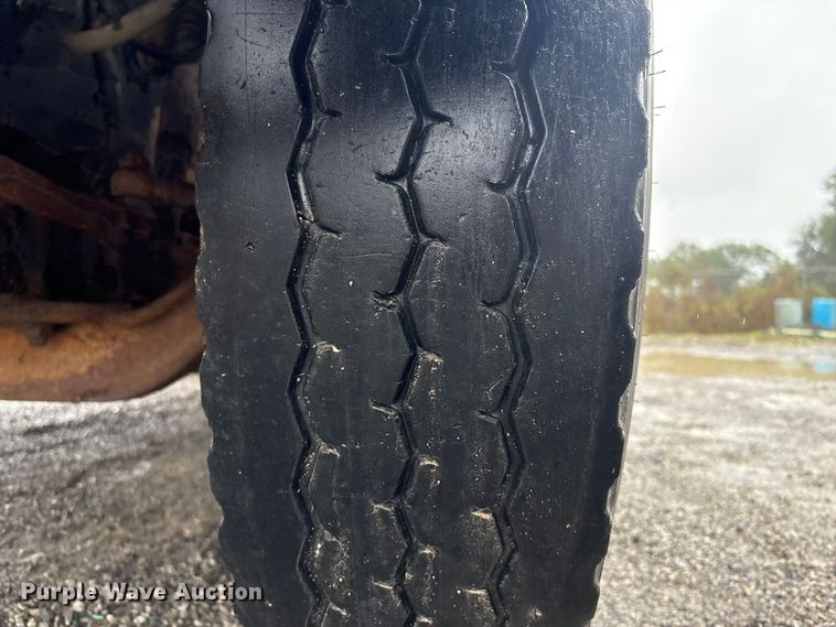 image for item FI0018 1995 International 4900 dump truck