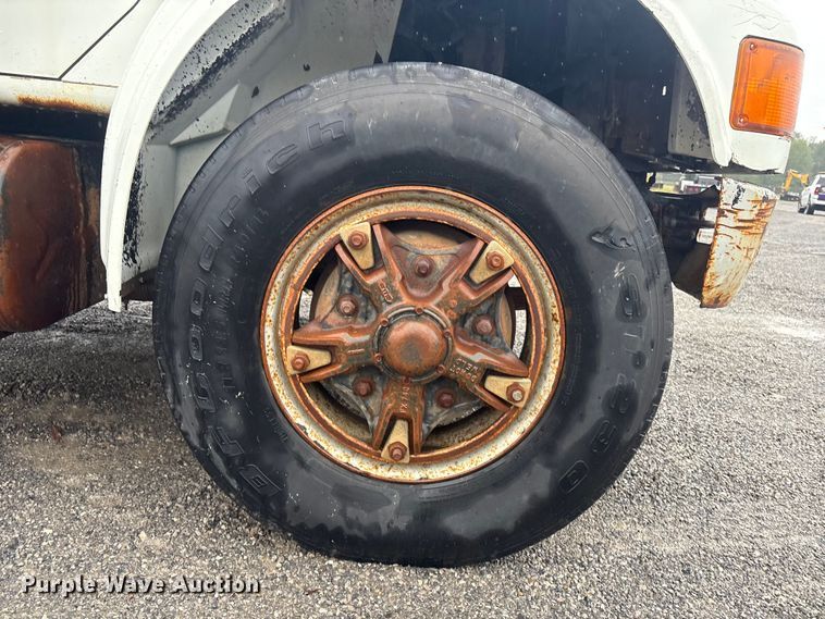 image for item FI0018 1995 International 4900 dump truck