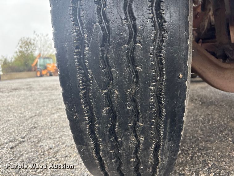 image for item FI0018 1995 International 4900 dump truck