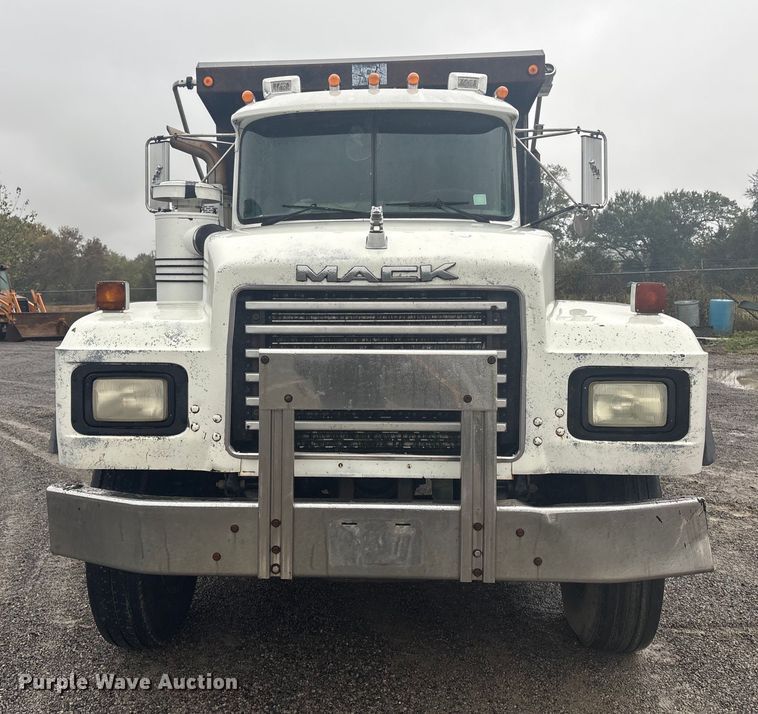 image for item FI0019 2001 Mack RD dump truck
