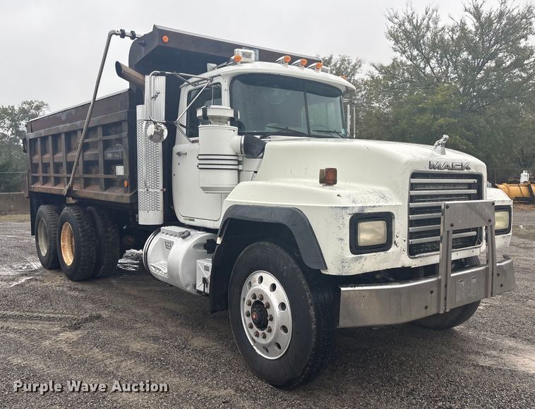 image for item FI0019 2001 Mack RD dump truck
