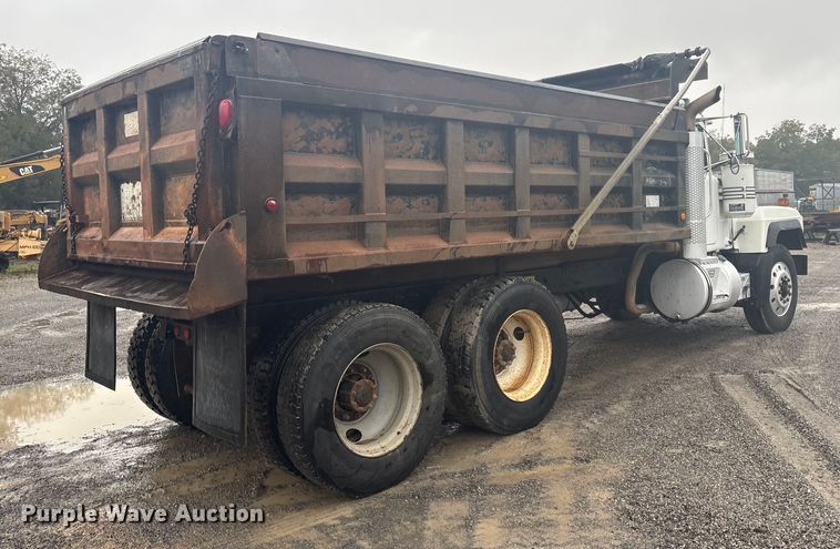 image for item FI0019 2001 Mack RD dump truck