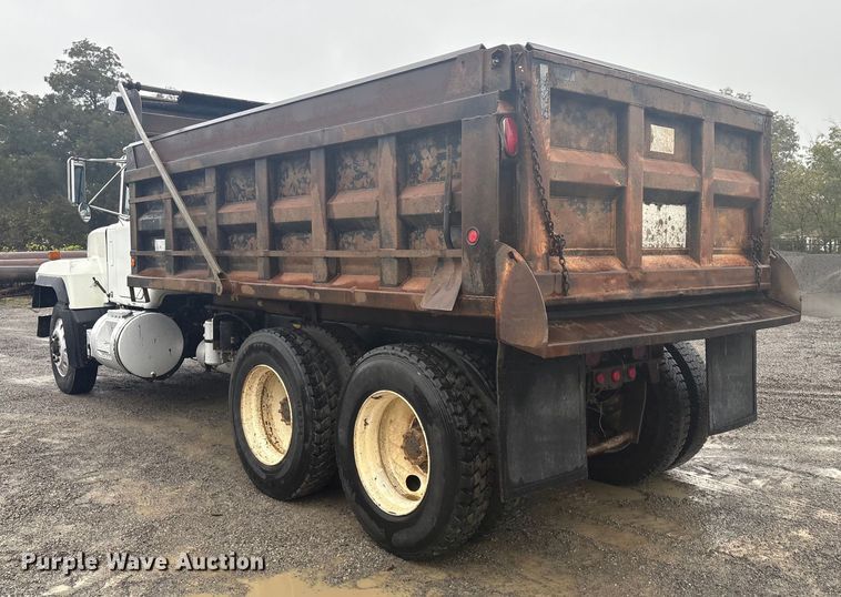 image for item FI0019 2001 Mack RD dump truck