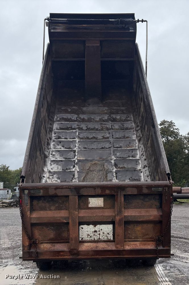 image for item FI0019 2001 Mack RD dump truck