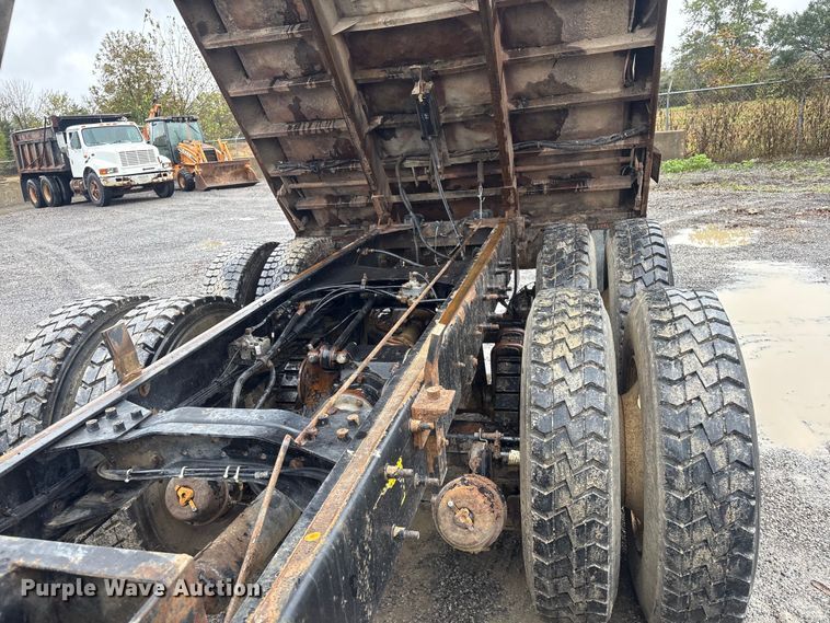 image for item FI0019 2001 Mack RD dump truck