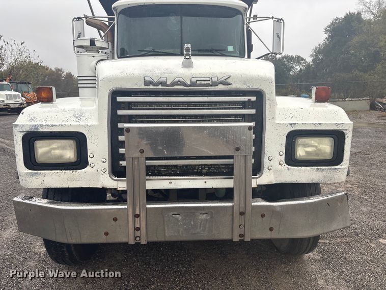 image for item FI0019 2001 Mack RD dump truck