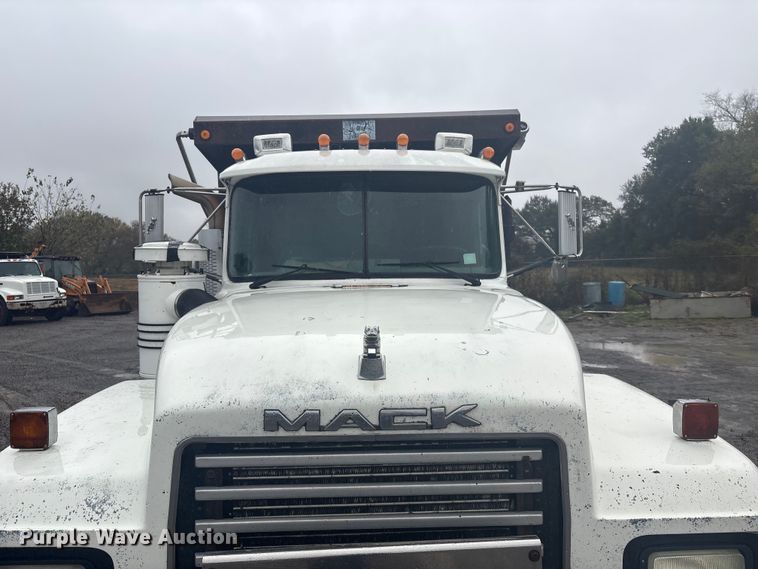 image for item FI0019 2001 Mack RD dump truck
