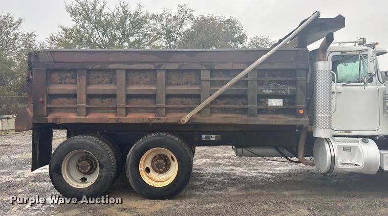 image for item FI0019 2001 Mack RD dump truck