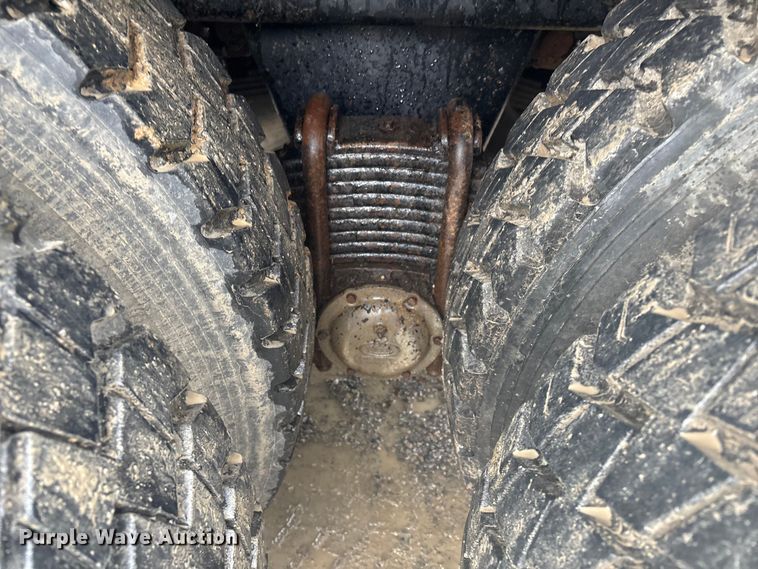 image for item FI0019 2001 Mack RD dump truck