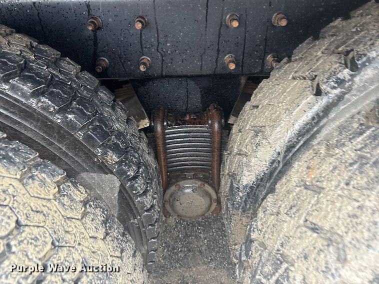 image for item FI0019 2001 Mack RD dump truck