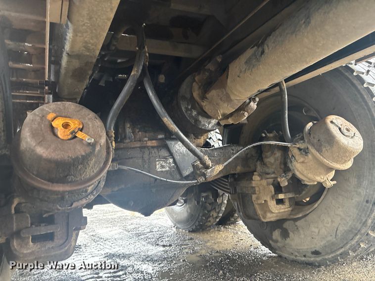 image for item FI0019 2001 Mack RD dump truck