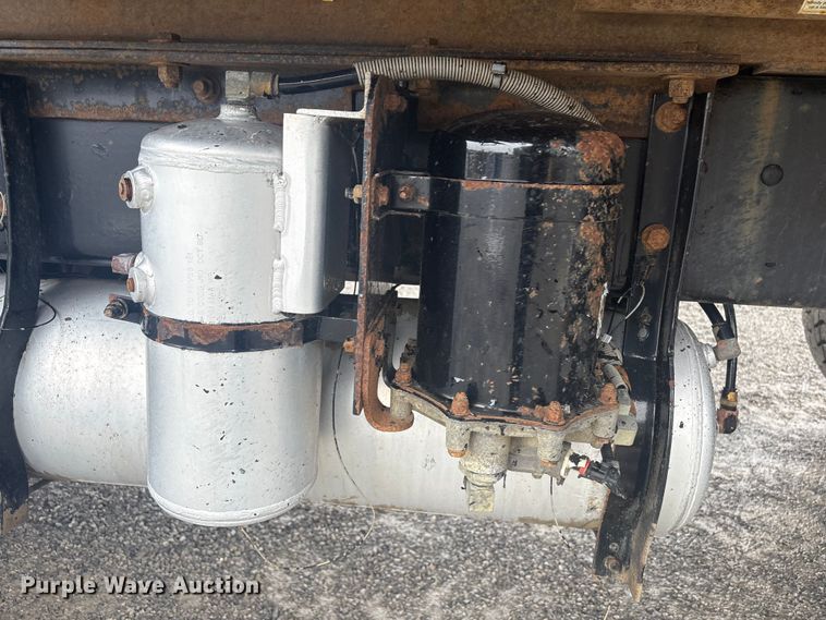 image for item FI0019 2001 Mack RD dump truck